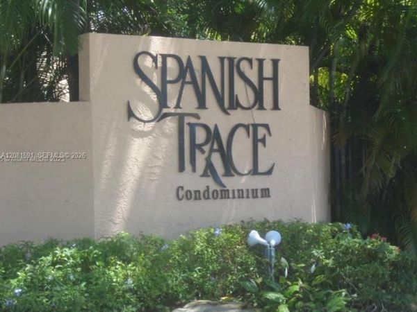 10818 N Kendall Dr, Unit R28, Miami, FL 33176