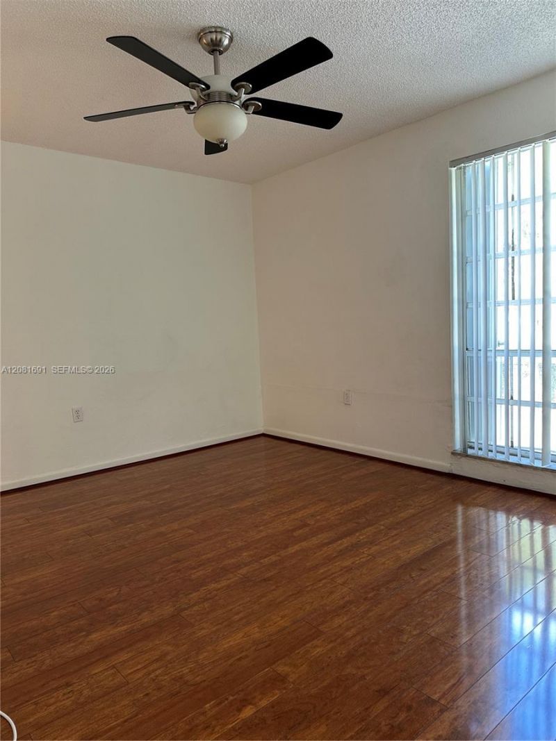 10818 N Kendall Dr, Unit R28, Miami, FL 33176 Photo