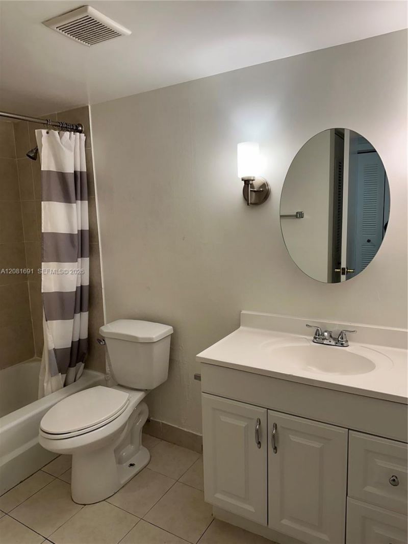 10818 N Kendall Dr, Unit R28, Miami, FL 33176 Photo