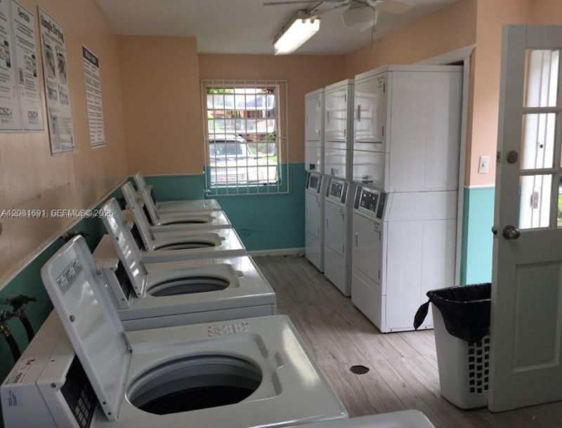 10818 N Kendall Dr, Unit R28, Miami, FL 33176 Photo