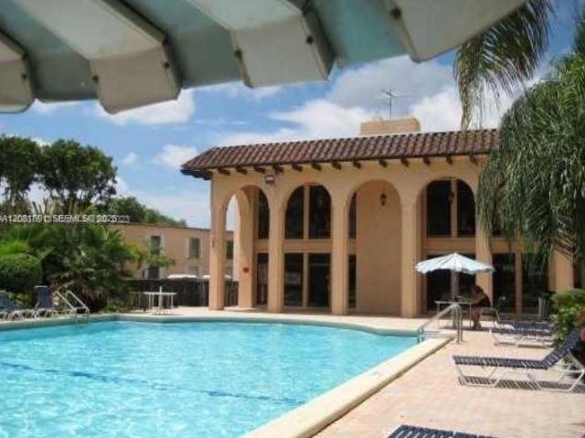 10818 N Kendall Dr, Unit R28, Miami, FL 33176 Photo