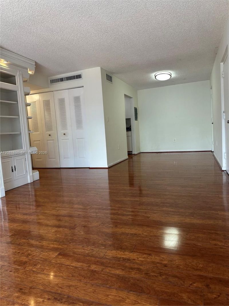 10818 N Kendall Dr, Unit R28, Miami, FL 33176 Photo