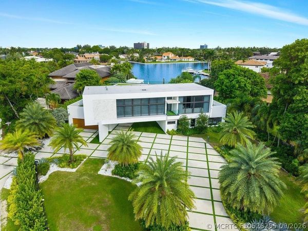 19 Gatehouse Road , Sea Ranch Lakes, FL 33308