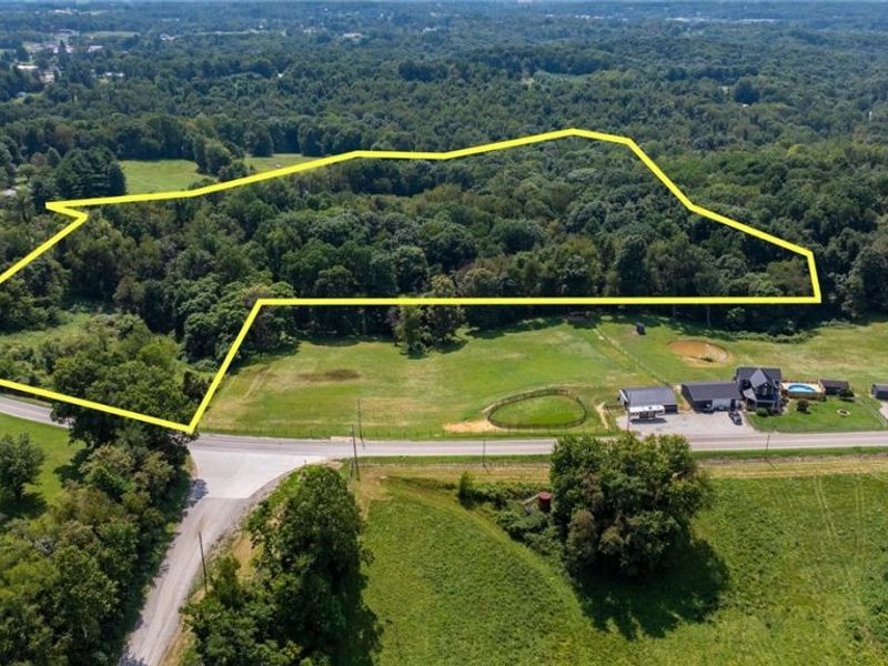 2220 Adamsville Road, Zanesville, OH 43701 Photo 2