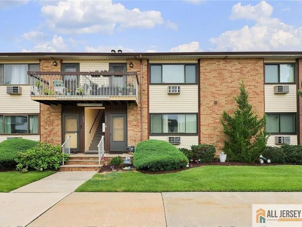 621 Cricket Lane , Woodbridge, NJ 07095