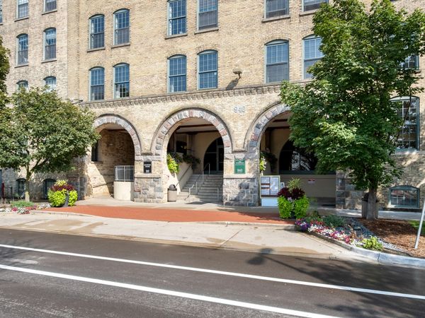 940 Monroe Avenue NW, Unit 221, Grand Rapids, MI 49503