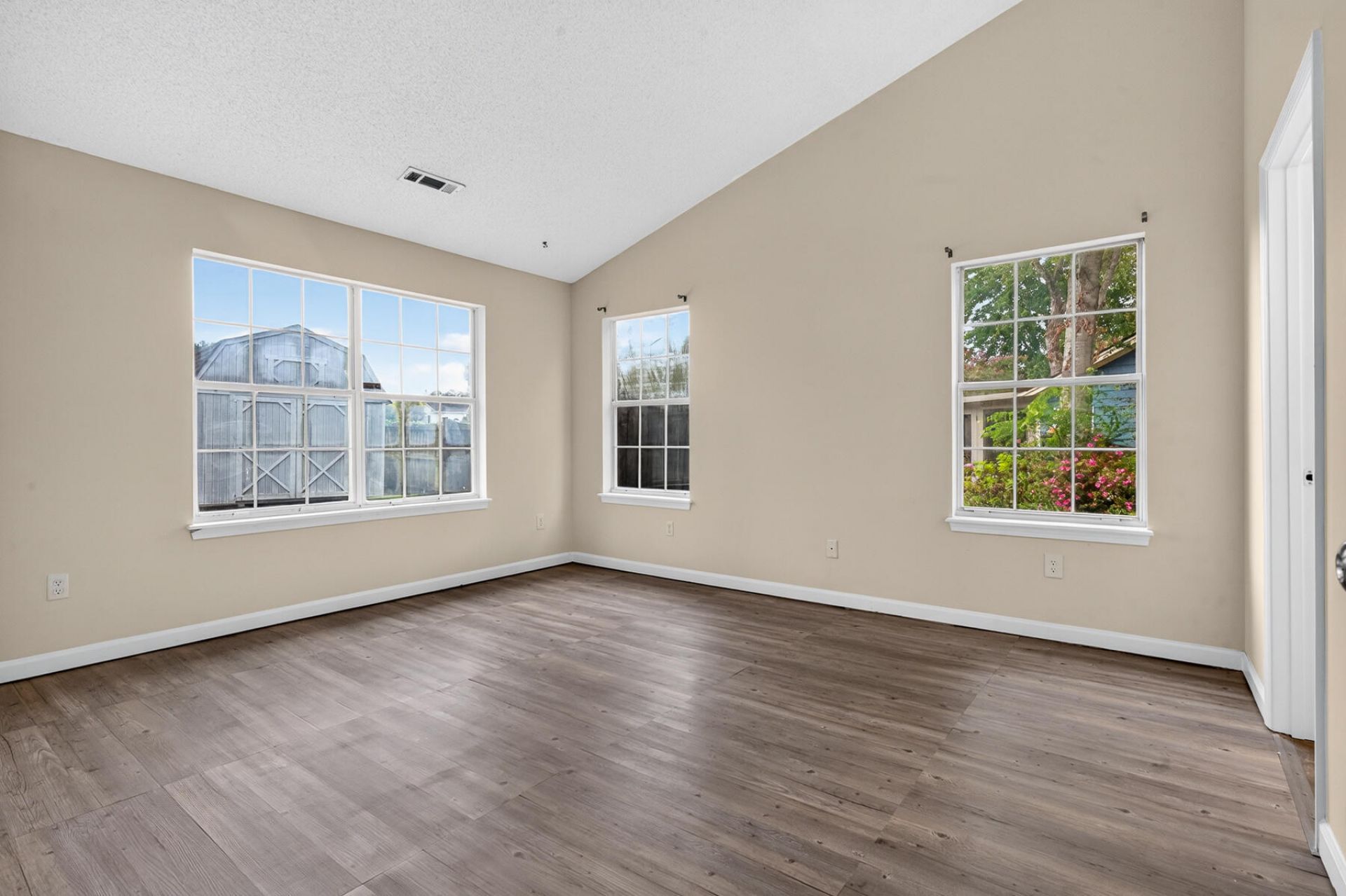 106 Turnbury Road Photo 27