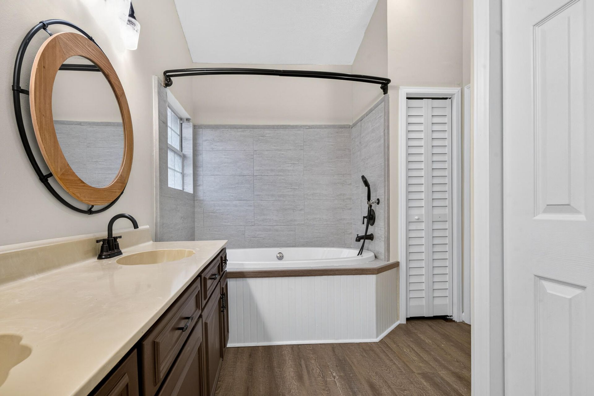 106 Turnbury Road Photo 32