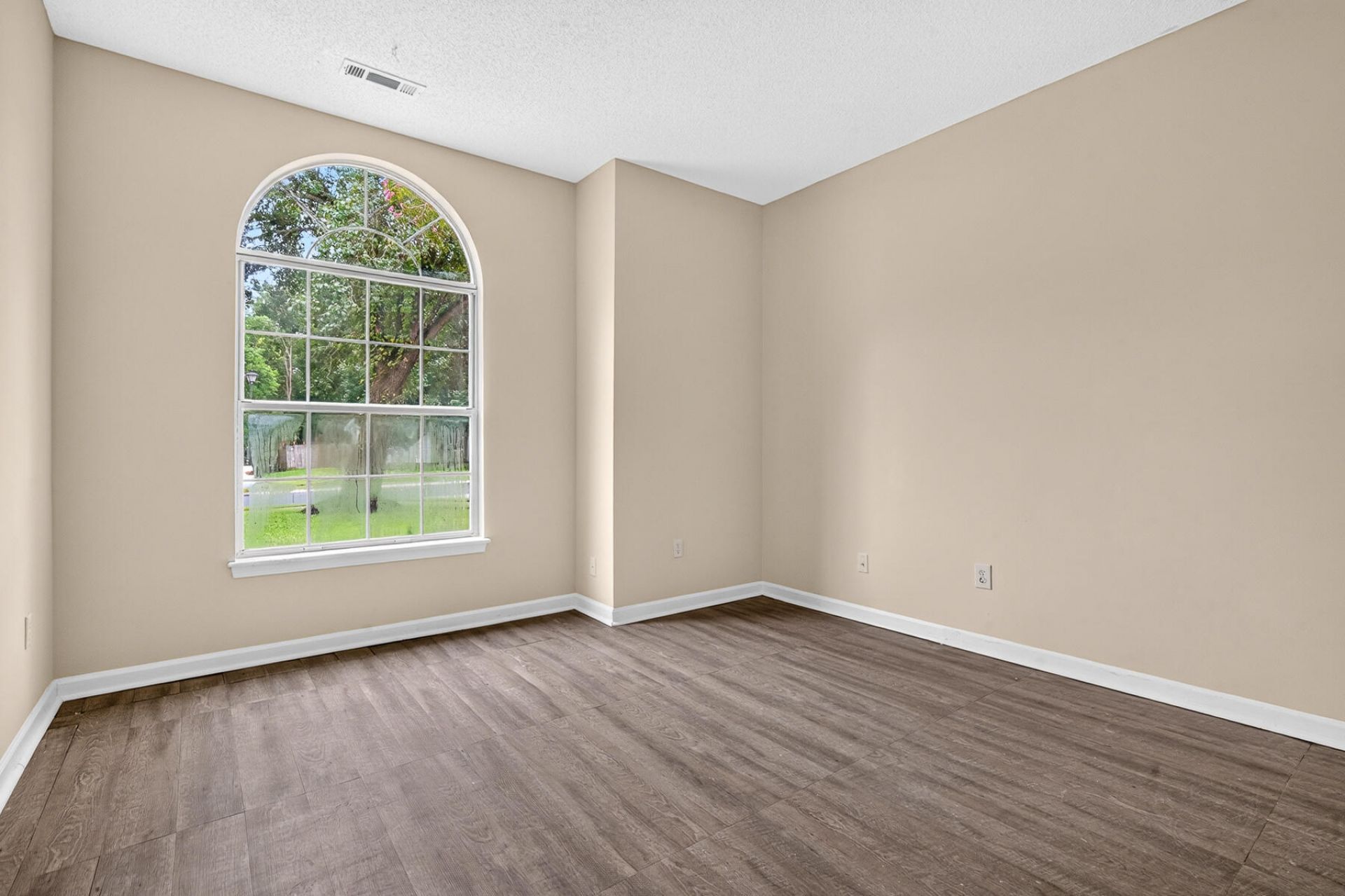 106 Turnbury Road Photo 36