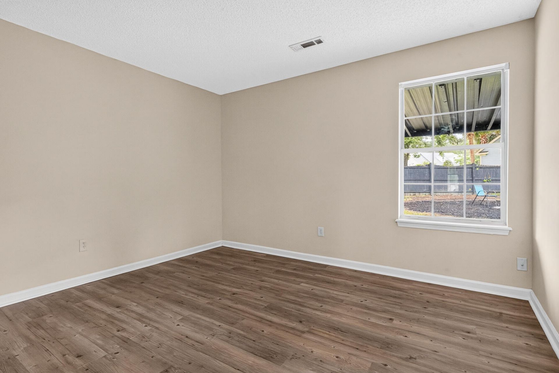 106 Turnbury Road Photo 44