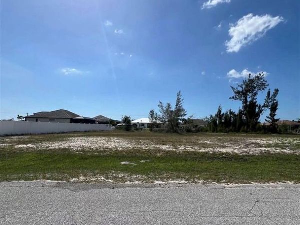1608 NW 39th AVE , CAPE CORAL, FL 33993