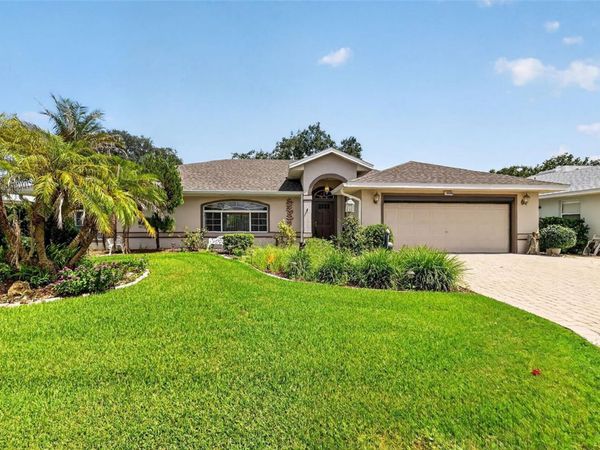 21526 KING HENRY AVENUE , LEESBURG, FL 34748