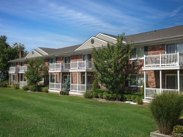 20 W Shore Road , Unit J, Oakdale, NY 11769