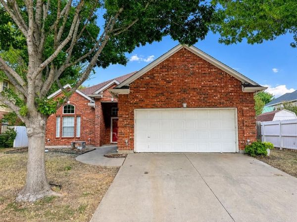 6415 Redstone Drive, Arlington, TX 76001