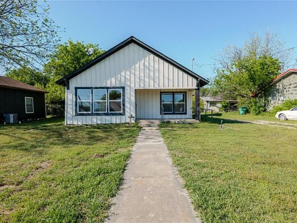 228 W Archer Street, Jacksboro, TX 76458