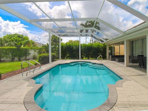 700 Lambton LN, NAPLES, FL 34104