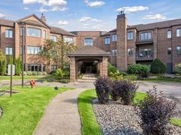3531 Oakton Drive, Unit 2004, Hopkins, MN 55305