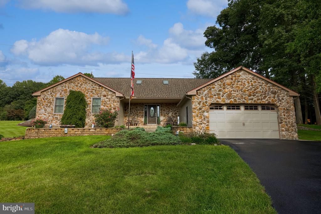 28 DAVIDS DRIVE , FLEETWOOD, PA 19522