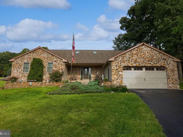 28 DAVIDS DRIVE, FLEETWOOD, PA 19522