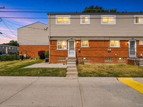 19343 S Highlite Drive, Clinton Township, Mi 48035