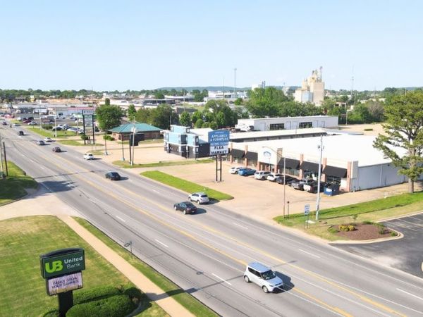 2407 S Thompson Street , Springdale, AR 72764
