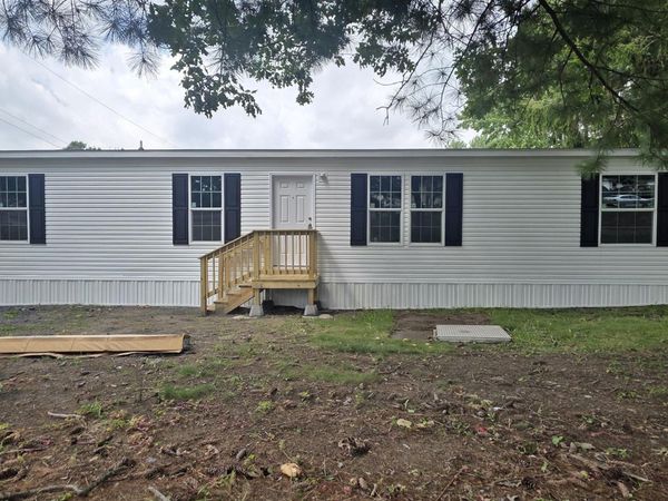 101 E Mountain Ridge Mhp, Plains, PA 18702