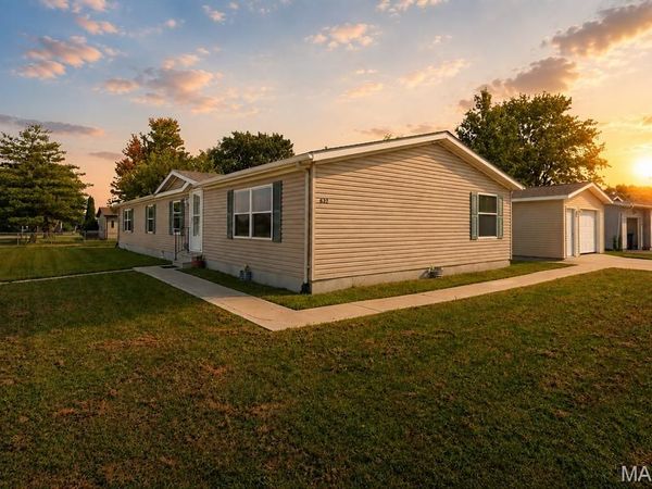 832 LILA Court, New Baden, IL 62265