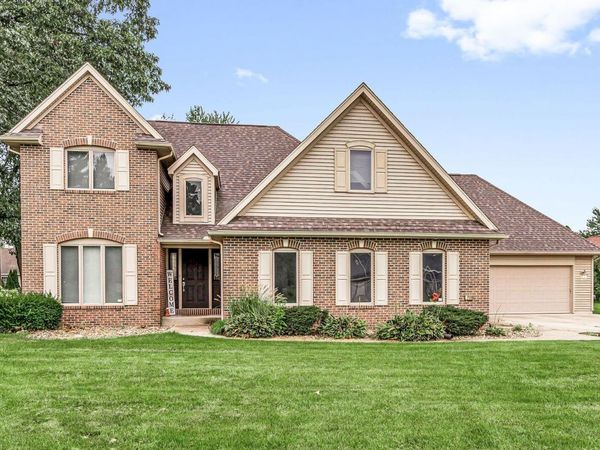 57119 Bluff Crest Drive, Elkhart, IN 46516