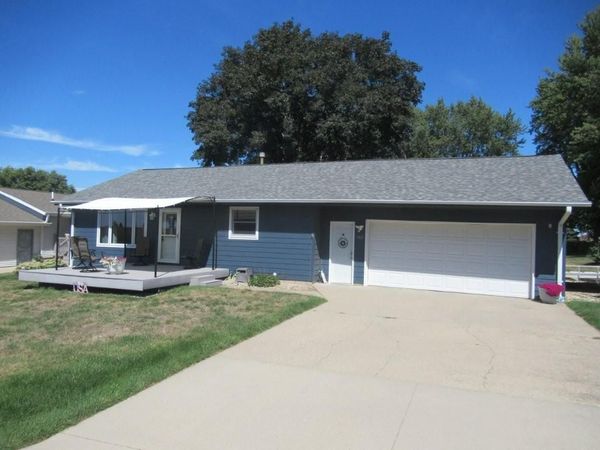 303 E 4th Avenue , Beaver Creek, MN 56116