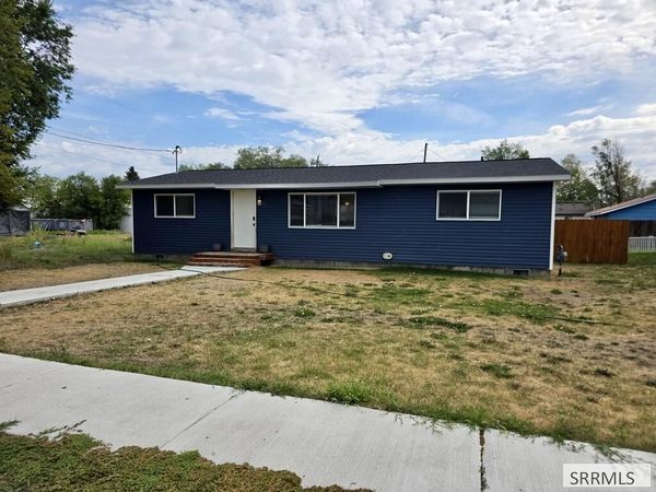 660 S 2nd E, ST ANTHONY, ID 83445