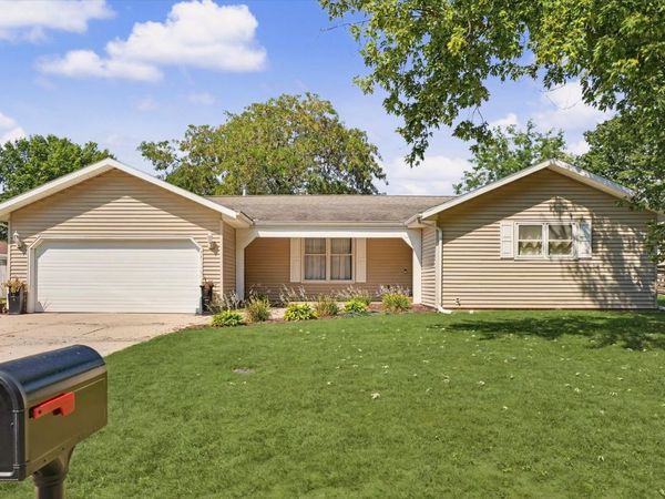 908 Hillside Court , Monticello, IL 61856
