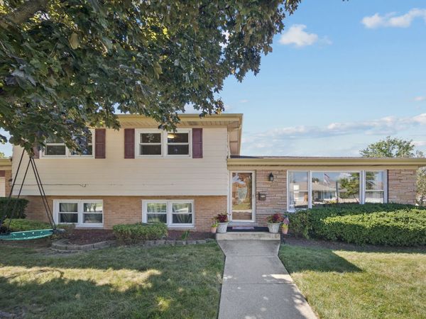 8157 N ROOT Court , Niles, IL 60714