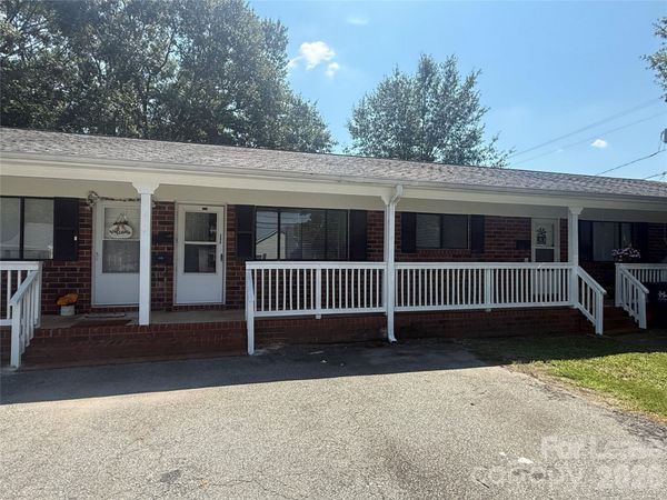 155 W College Street , Stanley, NC 28164