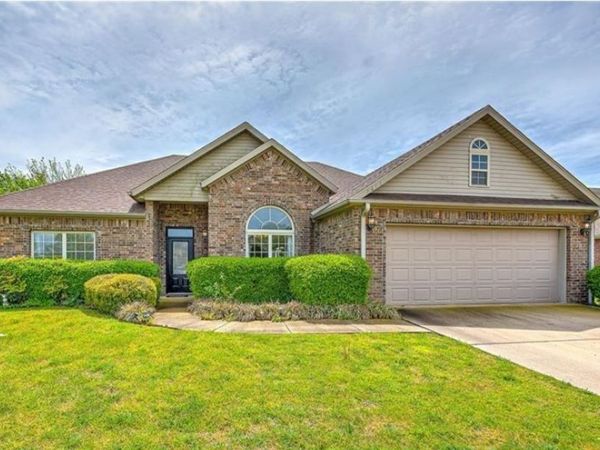 1201 SW Willow Bend Avenue , Bentonville, AR 72712