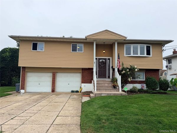 47 Strong Street , Hicksville, NY 11801