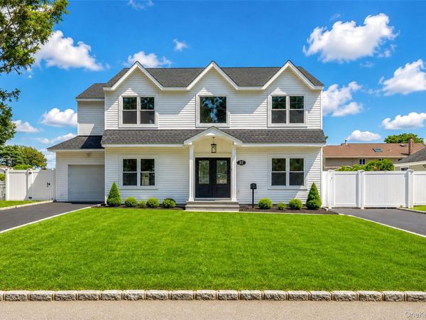 37 Gladstone Avenue , West Islip, NY 11795