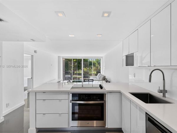 3301 N Country Club Dr , Unit 310, Aventura, FL 33180