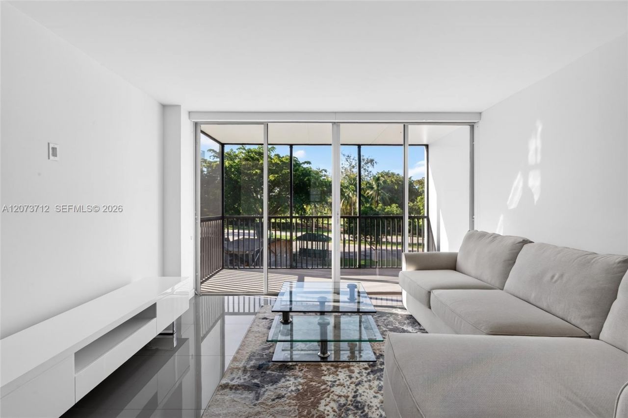 3301 N Country Club Dr , Unit 310, Aventura, FL 33180 Photo