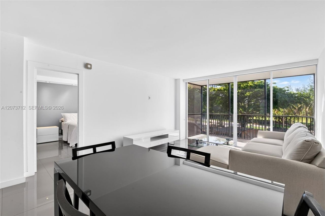 3301 N Country Club Dr , Unit 310, Aventura, FL 33180 Photo