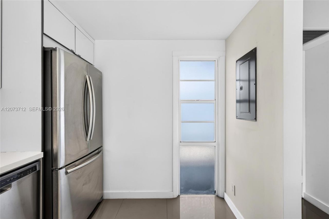 3301 N Country Club Dr , Unit 310, Aventura, FL 33180 Photo