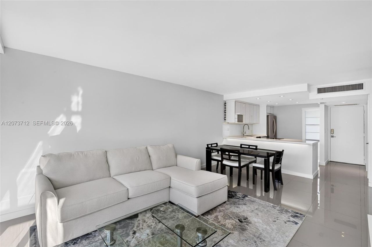 3301 N Country Club Dr , Unit 310, Aventura, FL 33180 Photo