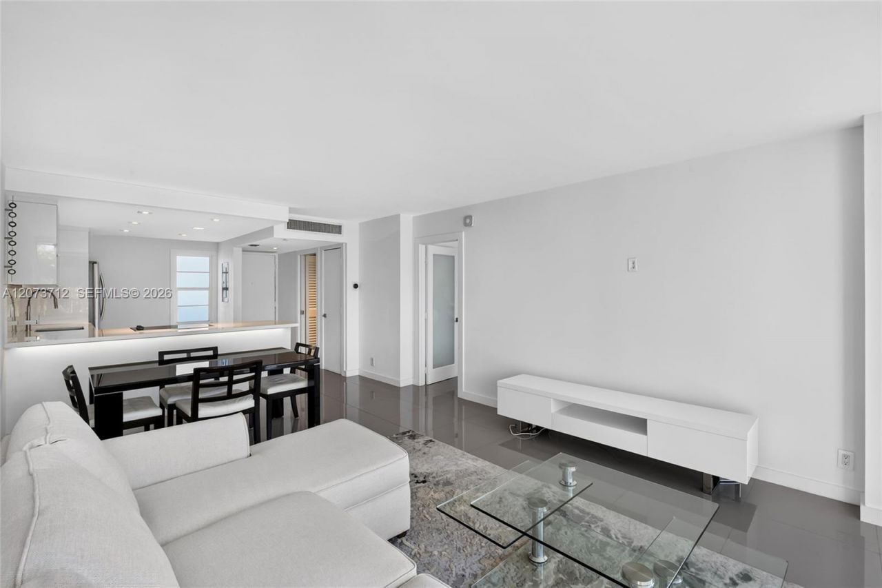 3301 N Country Club Dr , Unit 310, Aventura, FL 33180 Photo