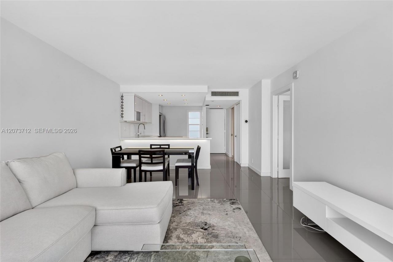 3301 N Country Club Dr , Unit 310, Aventura, FL 33180 Photo