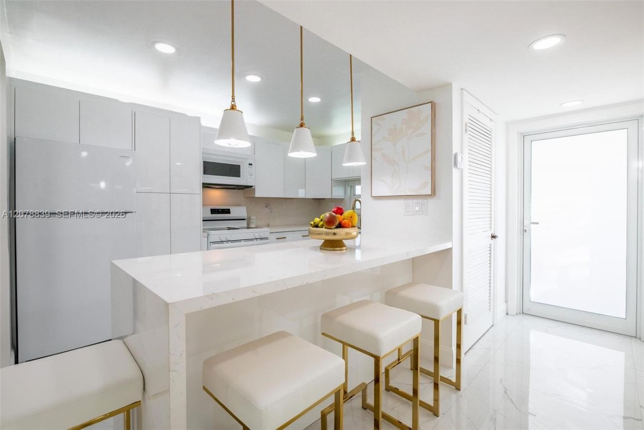 300 S Hollybrook Dr , Unit 310, Pembroke Pines, FL 33025 Photo