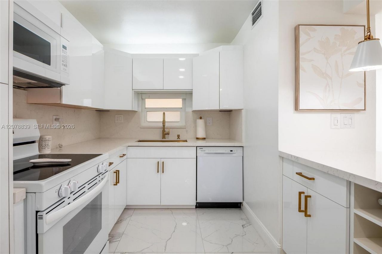 300 S Hollybrook Dr , Unit 310, Pembroke Pines, FL 33025 Photo