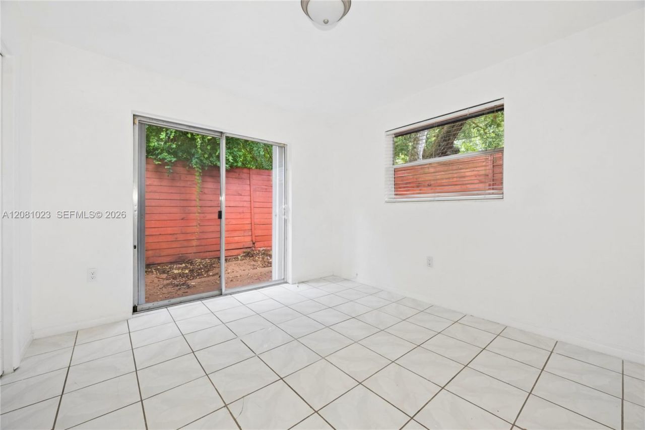 2928 Louise St, Unit 30, Miami, FL 33133 Photo
