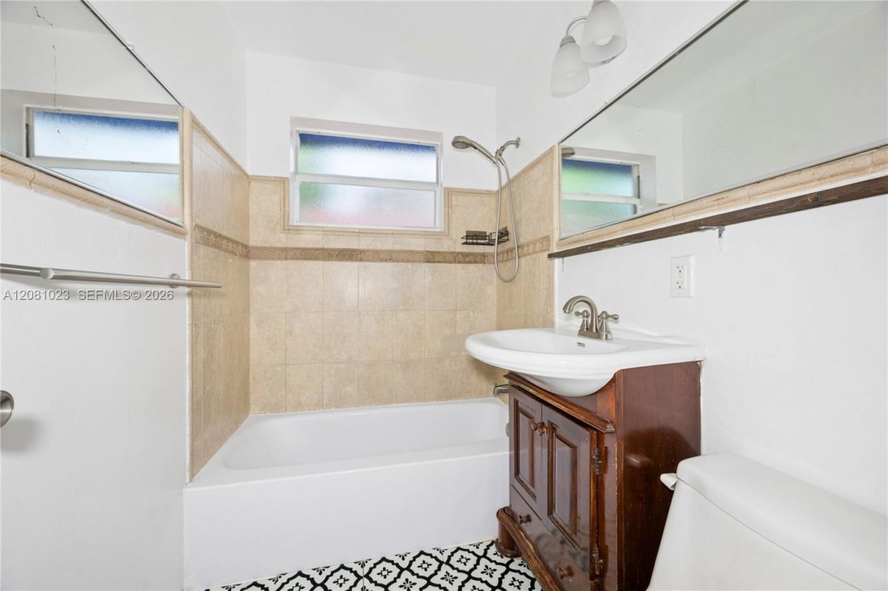 2928 Louise St, Unit 30, Miami, FL 33133 Photo