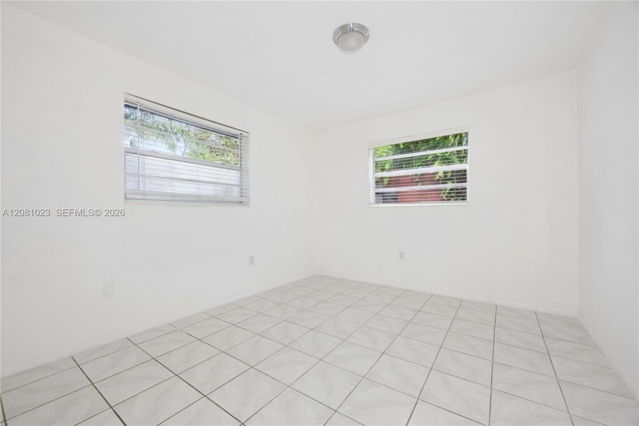 2928 Louise St, Unit 30, Miami, FL 33133 Photo