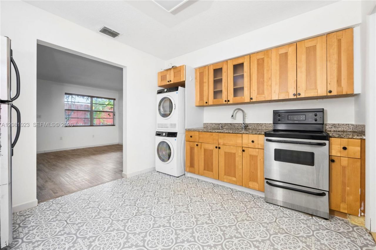 2928 Louise St, Unit 30, Miami, FL 33133 Photo