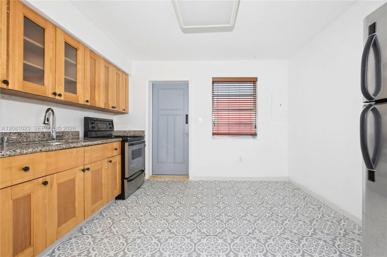 2928 Louise St, Unit 30, Miami, FL 33133 Photo